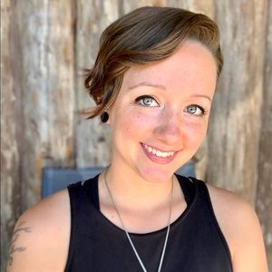 Meet your Posher, Crystal